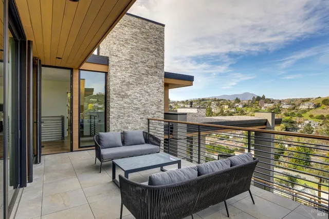 $8,977,000 | 3 Trestle Glen Circle, Tiburon, CA 94920