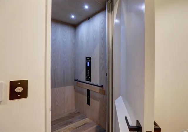 $8,977,000 | 3 Trestle Glen Circle, Tiburon, CA 94920