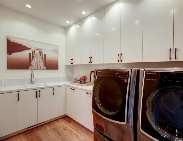 $8,977,000 | 3 Trestle Glen Circle, Tiburon, CA 94920