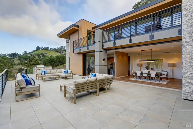 $8,977,000 | 3 Trestle Glen Circle, Tiburon, CA 94920