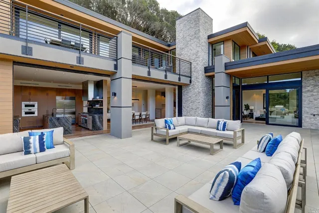$8,977,000 | 3 Trestle Glen Circle, Tiburon, CA 94920