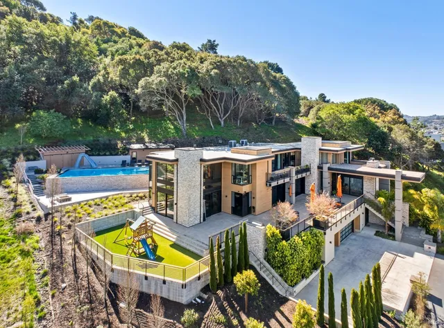 $8,977,000 | 3 Trestle Glen Circle, Tiburon, CA 94920