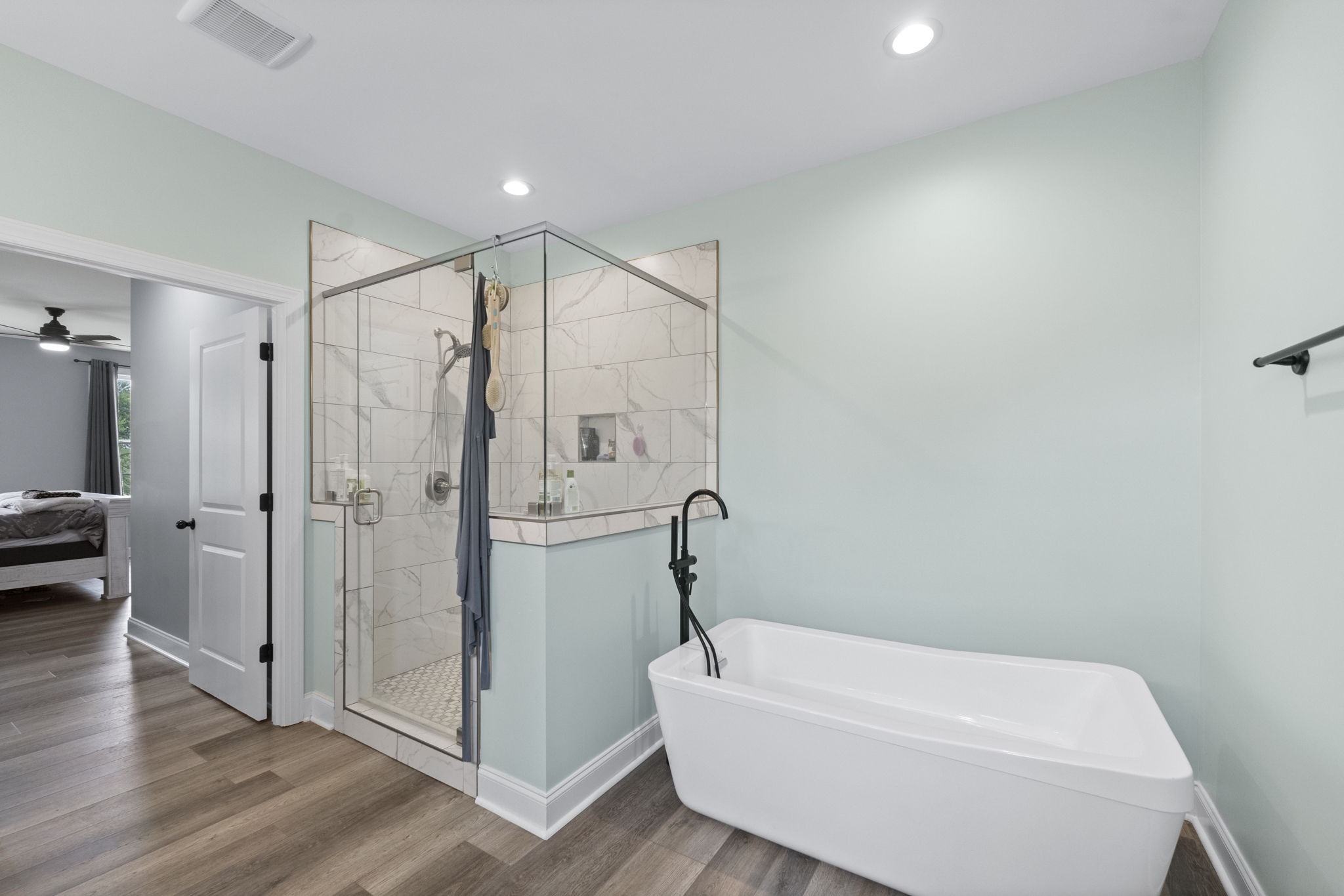 147 Roberts Road Portland, TN 37148 - Photo 16 of 30 a bathroom with a shower a bathtub and a toilet