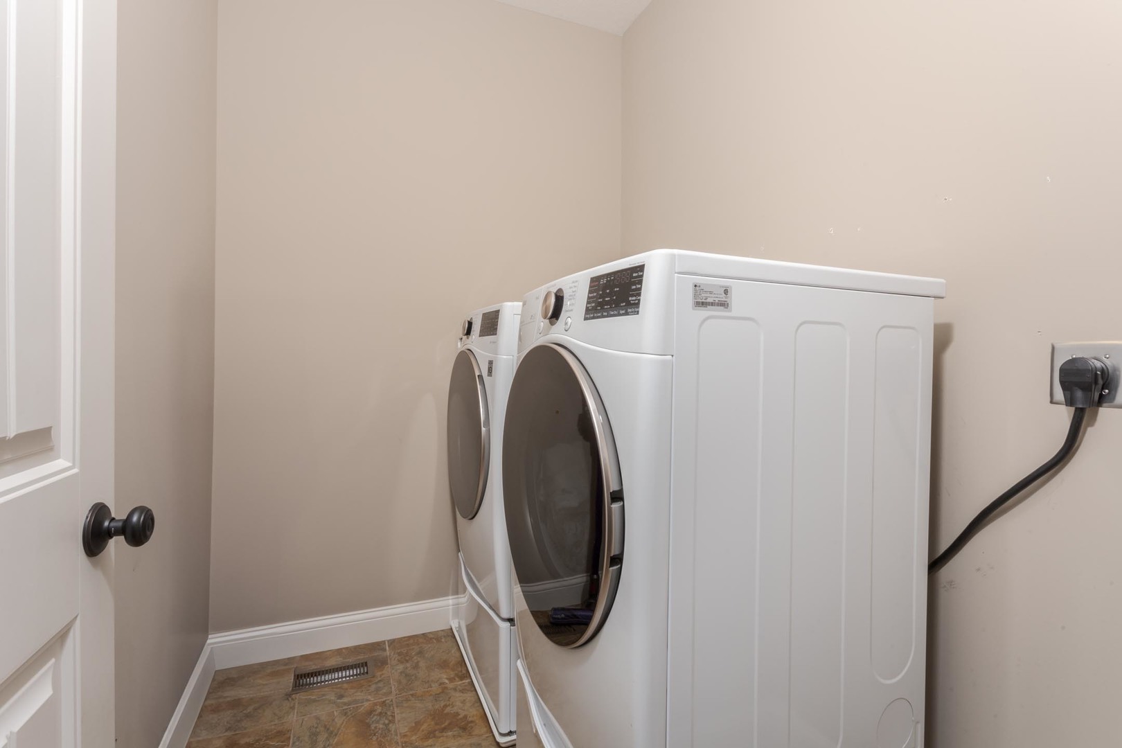2004 Escalade Road Bloomington, IL 61705 - Photo 14 of 30 Gallery Image 14
