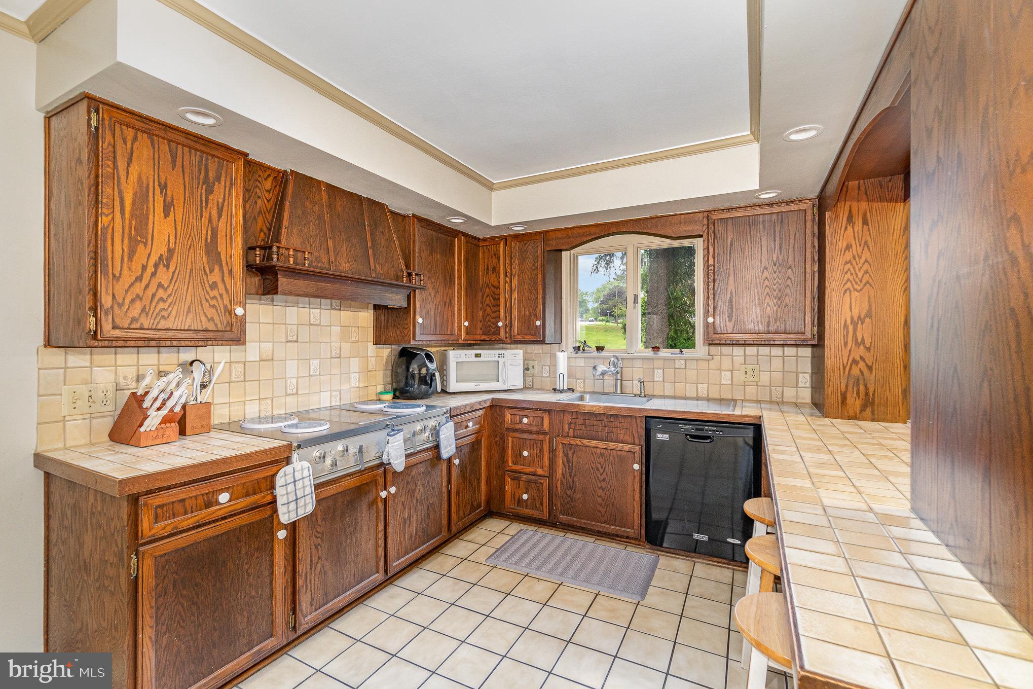 109 Lyn Circle York, PA 17403 - Photo 13 of 50