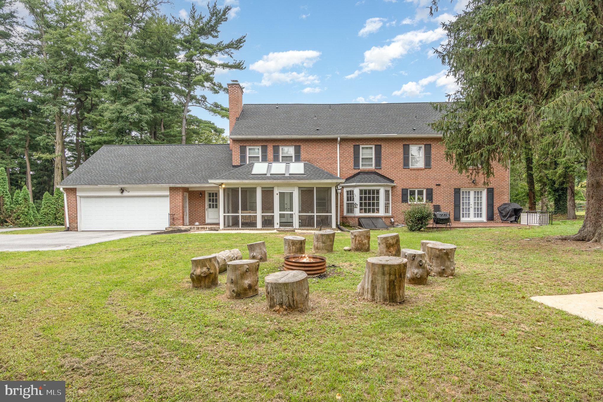 109 Lyn Circle York, PA 17403 - Photo 3 of 50