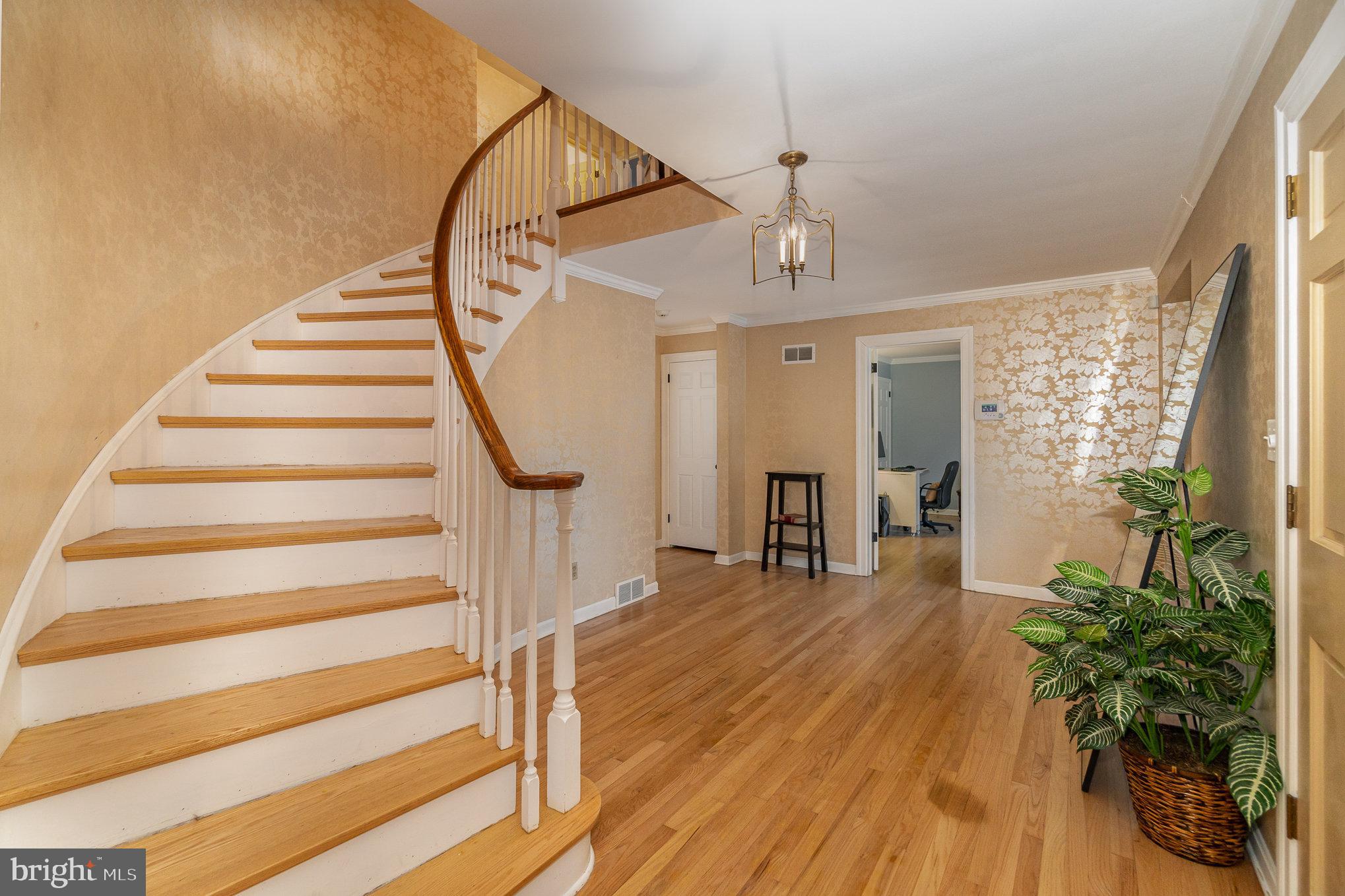 109 Lyn Circle York, PA 17403 - Photo 4 of 50