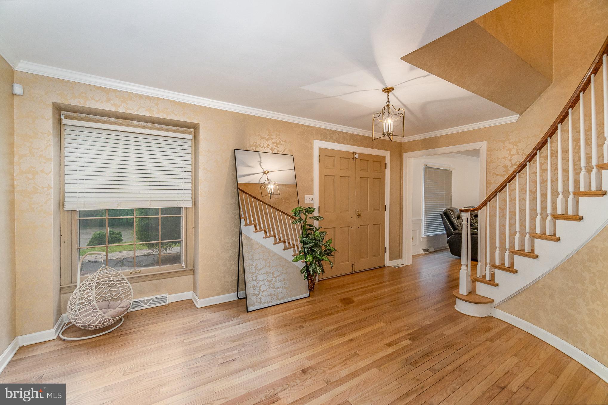 109 Lyn Circle York, PA 17403 - Photo 5 of 50