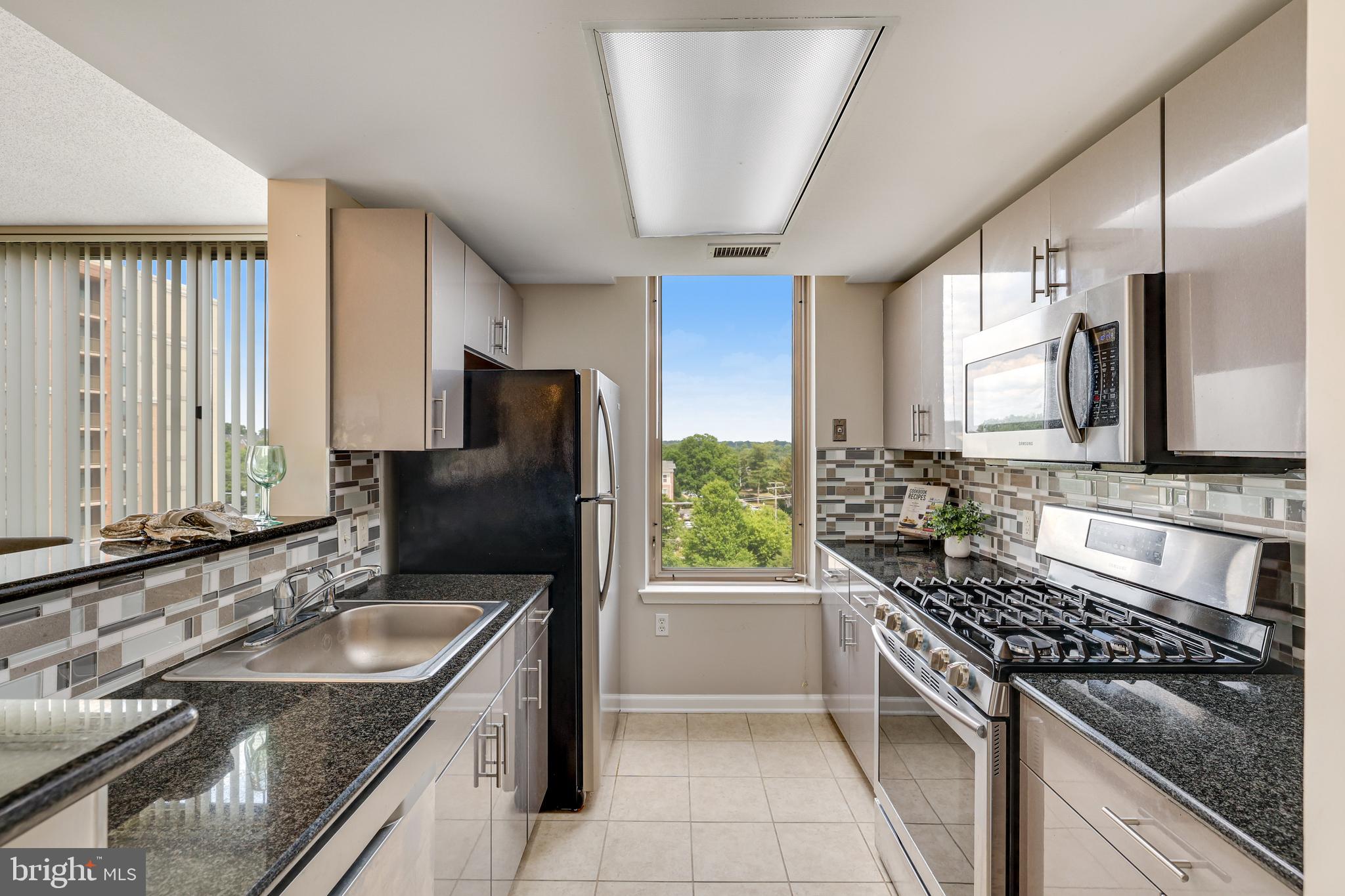 2726 Gallows Road, Unit 708 Vienna, VA 22180 - Photo 12 of 38 Bright Cooking Space