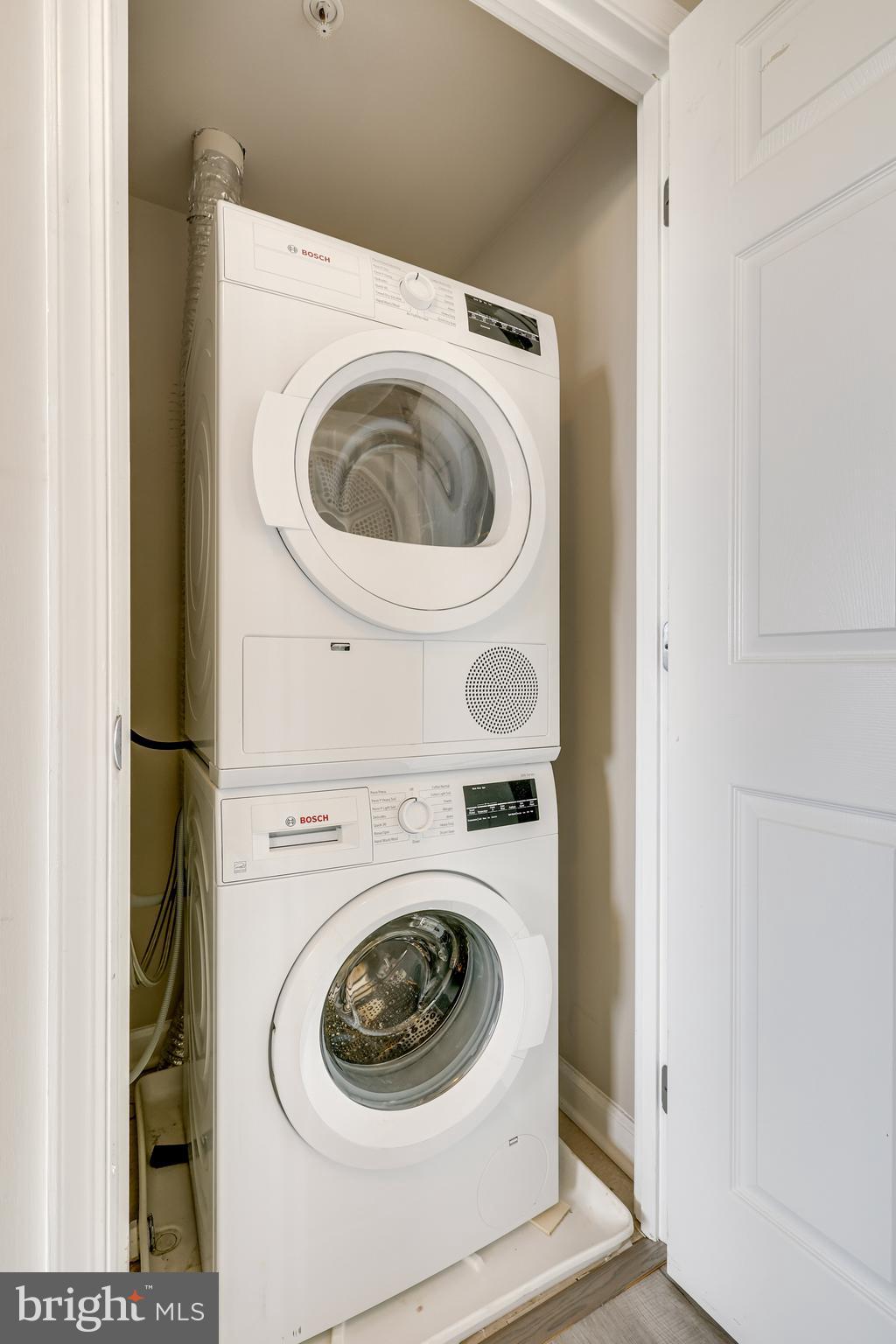 2726 Gallows Road, Unit 708 Vienna, VA 22180 - Photo 25 of 38 In Unit Washer Dryer