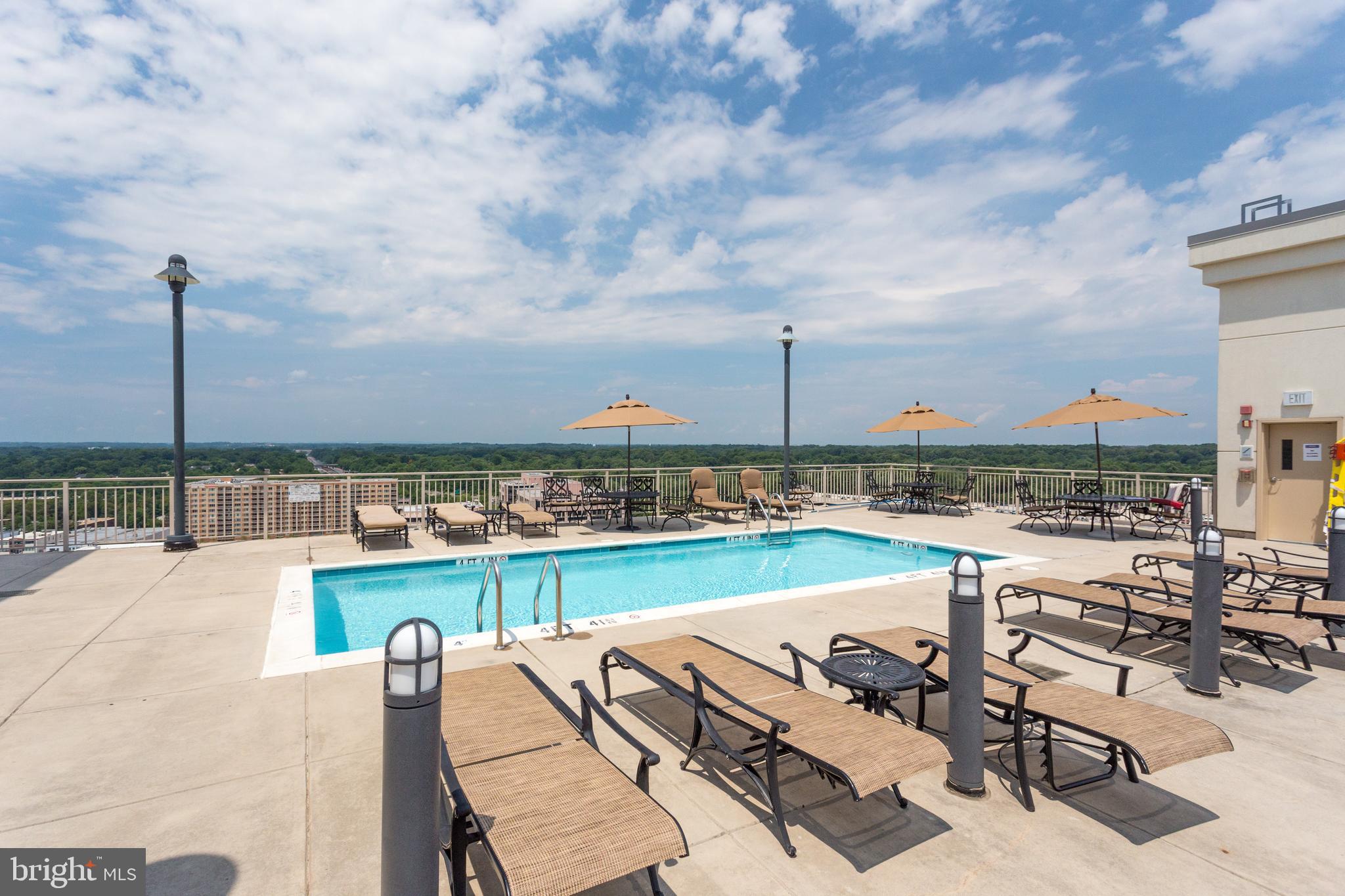 2726 Gallows Road, Unit 708 Vienna, VA 22180 - Photo 34 of 38 Pool