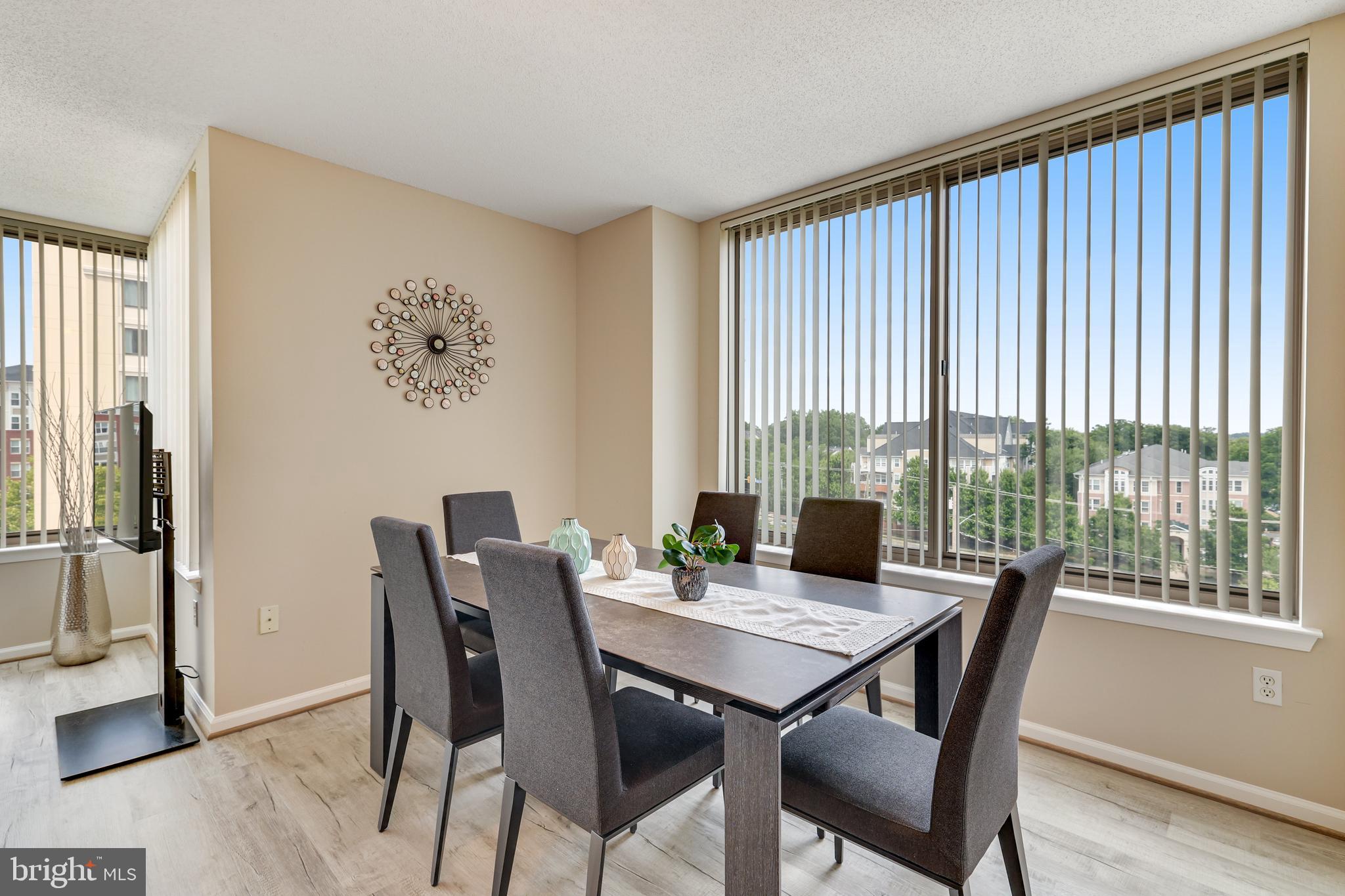 2726 Gallows Road, Unit 708 Vienna, VA 22180 - Photo 8 of 38 Dining Area