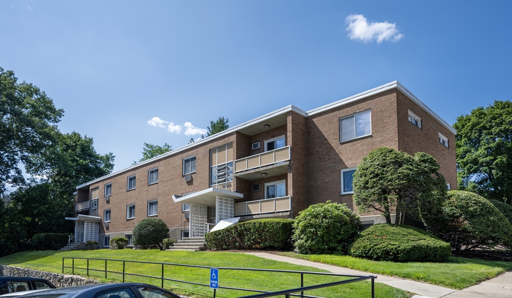 30 Jacqueline Road, Unit D Waltham, MA 02452 - Photo 2 of 14 Gallery Image 2