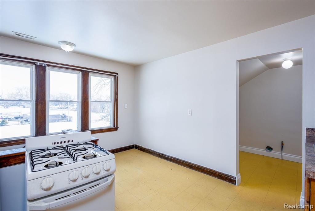 21770 Ryan (upper Unit) Road Warren, MI 48091 - Photo 15 of 28
