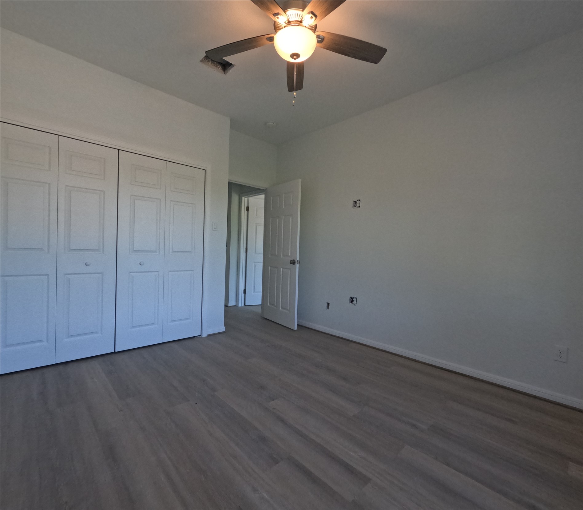 9427 Coffee Street Houston, TX 77033 - Photo 15 of 23 1st Secondary Bedroom