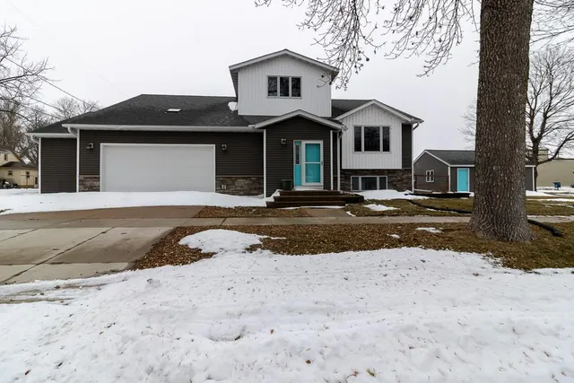 $389,900 | 402 Cedar Street, Nicollet, MN 56074