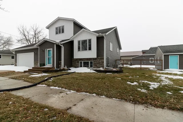 $389,900 | 402 Cedar Street, Nicollet, MN 56074