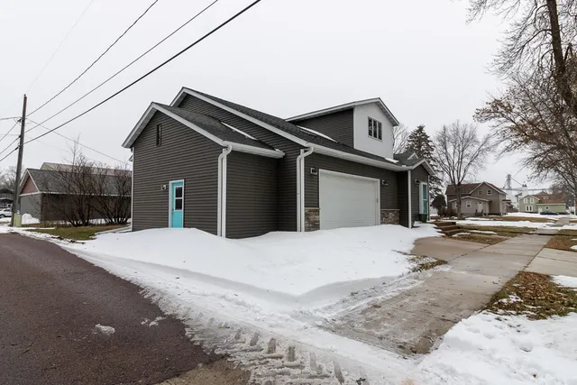 $389,900 | 402 Cedar Street, Nicollet, MN 56074
