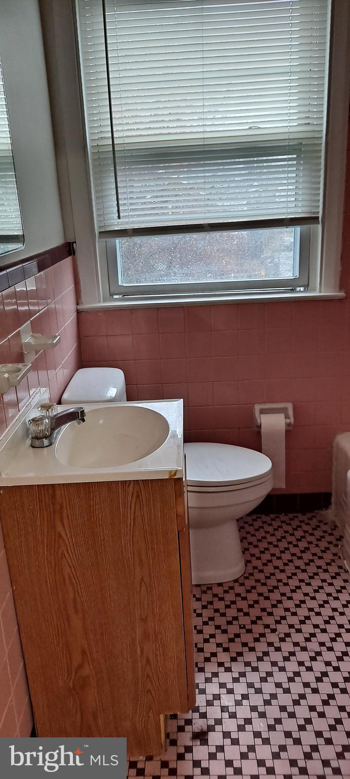 343 East County Line Road Ardmore, PA 19003 - Photo 5 of 7 Bathroom