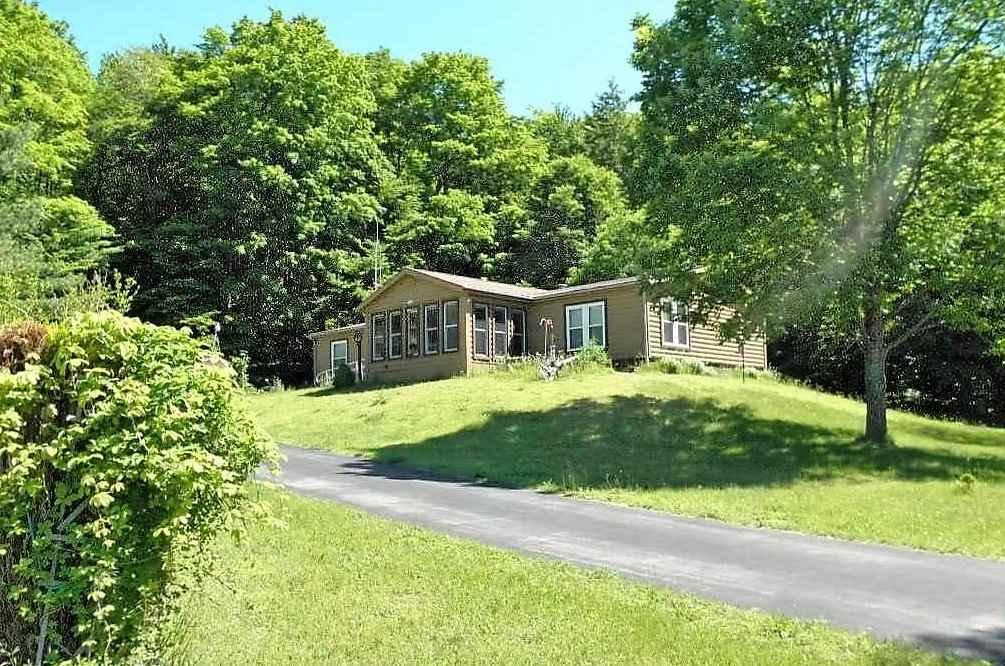 7024 Lincoln Road Beulah, MI 49617 - Photo 1 of 19 1816421.JPG