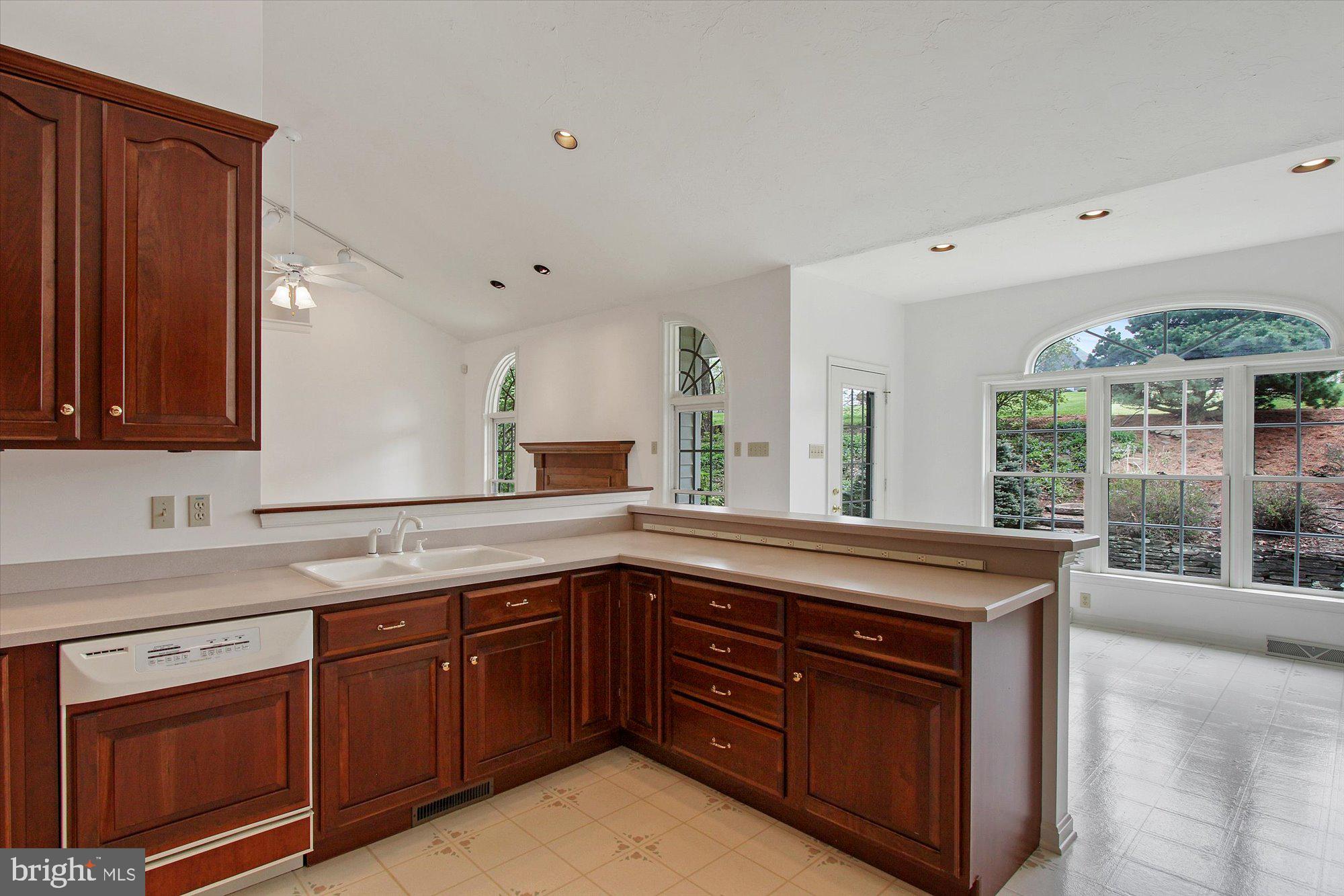 2950 Ridings Way York, PA 17408 - Photo 9 of 31 Gallery Image 9