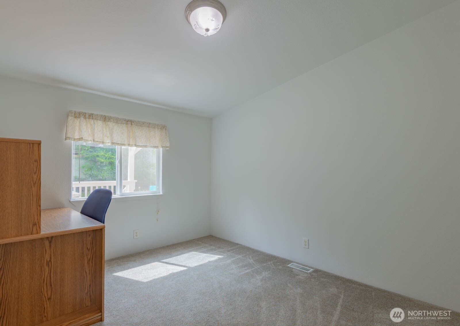 239 Robinson Road Port Angeles, WA 98362 - Photo 14 of 40