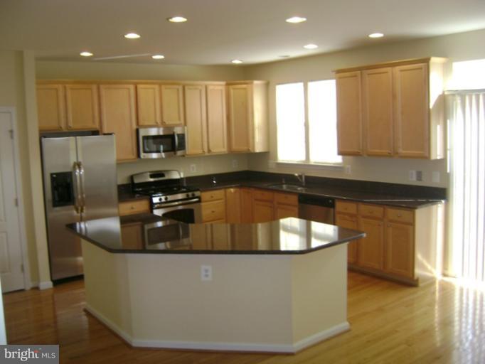 14022 Sawteeth Way Centreville, VA 20121 - Photo 20 of 24 Kitchen