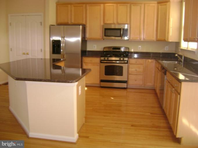 14022 Sawteeth Way Centreville, VA 20121 - Photo 23 of 24 Kitchen