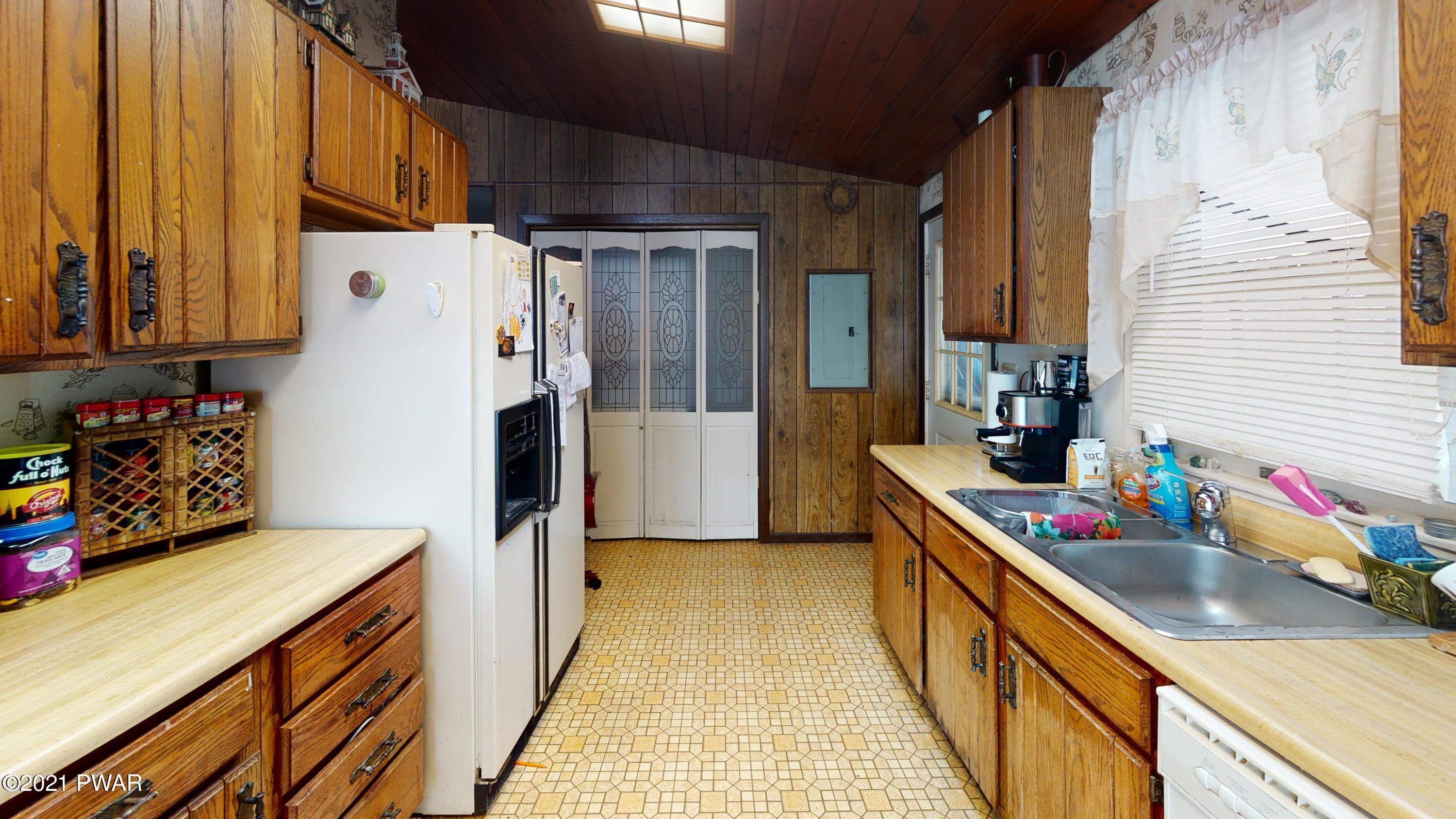 1114 Fawn Run Bushkill, PA 18324 - Photo 17 of 34 114-Fawn-Dr-Kitchen(1)