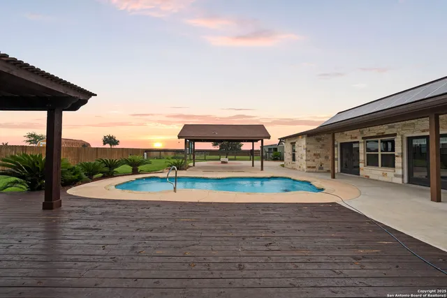 $649,999 | 622 North Dickson, Poth, TX 78147