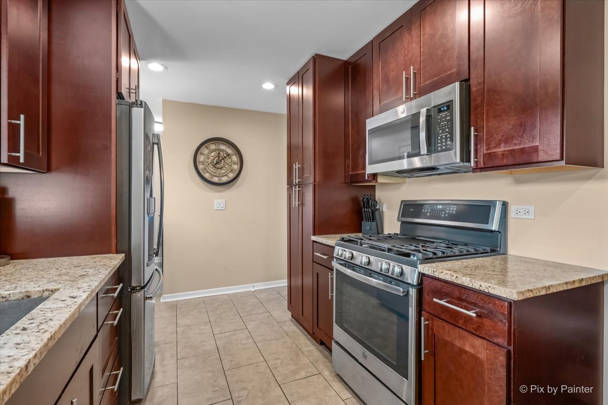 43 Grange Road Elk Grove Village, IL 60007 - Photo 2 of 24 Gallery Image 2