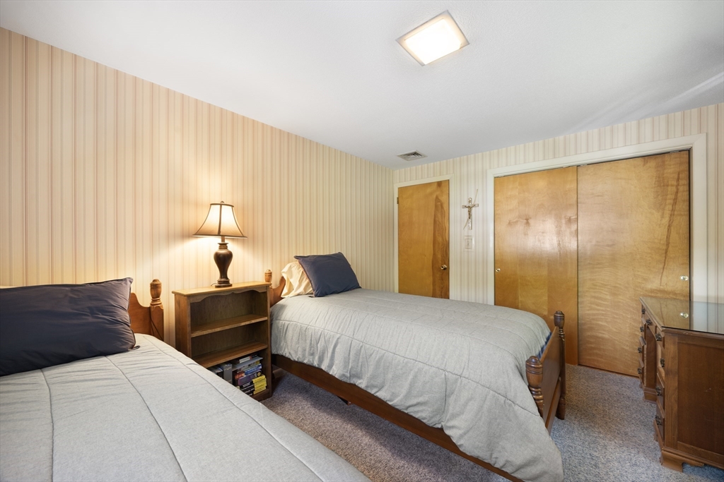 55 Longfellow Road Holyoke, MA 01040 - Photo 34 of 35