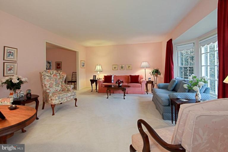 7806 Huntsman Boulevard Springfield, VA 22153 - Photo 1 of 20 Living Room