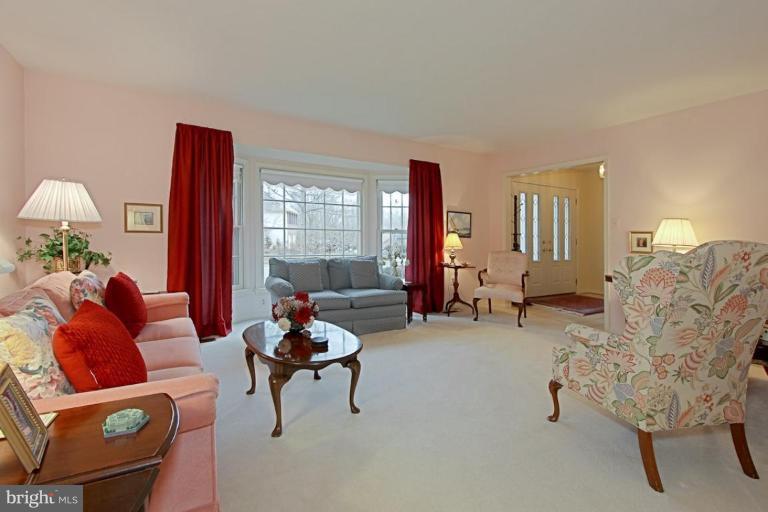 7806 Huntsman Boulevard Springfield, VA 22153 - Photo 2 of 20 Living Room #2