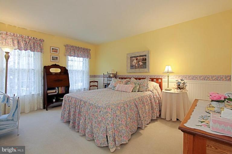 7806 Huntsman Boulevard Springfield, VA 22153 - Photo 14 of 20 Bedroom #3