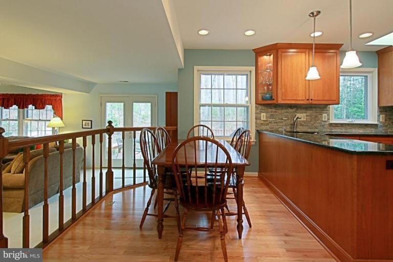 7806 Huntsman Boulevard Springfield, VA 22153 - Photo 17 of 20 Breakfast Area