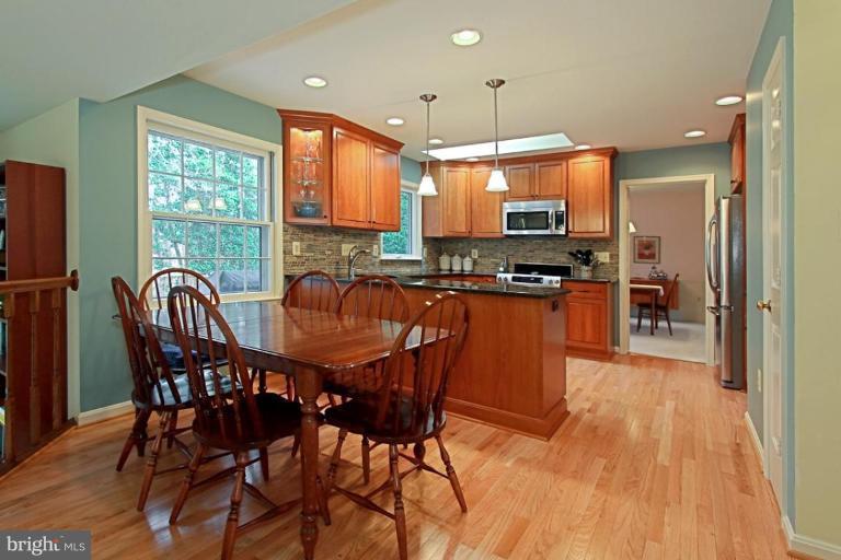 7806 Huntsman Boulevard Springfield, VA 22153 - Photo 3 of 20 Kitchen