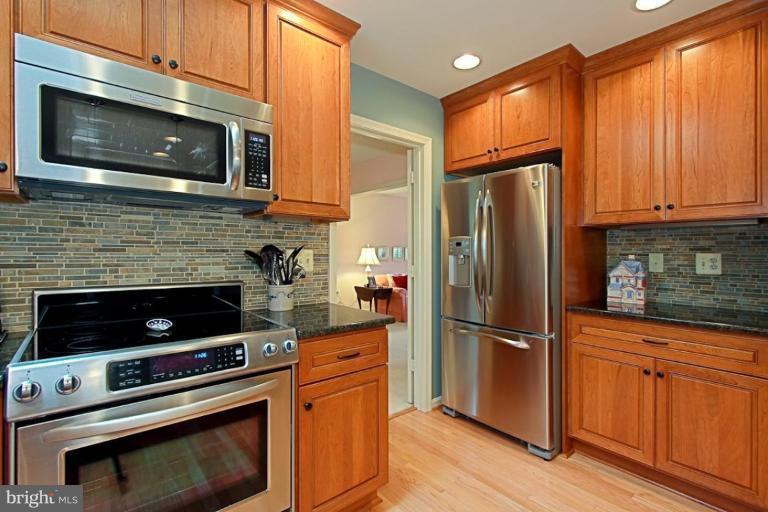 7806 Huntsman Boulevard Springfield, VA 22153 - Photo 4 of 20 Kitchen #3