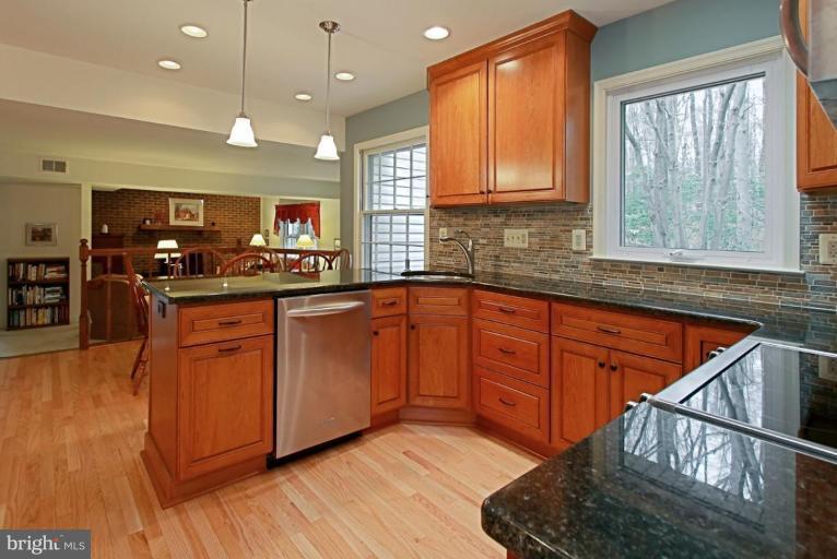 7806 Huntsman Boulevard Springfield, VA 22153 - Photo 9 of 20 Kitchen #2