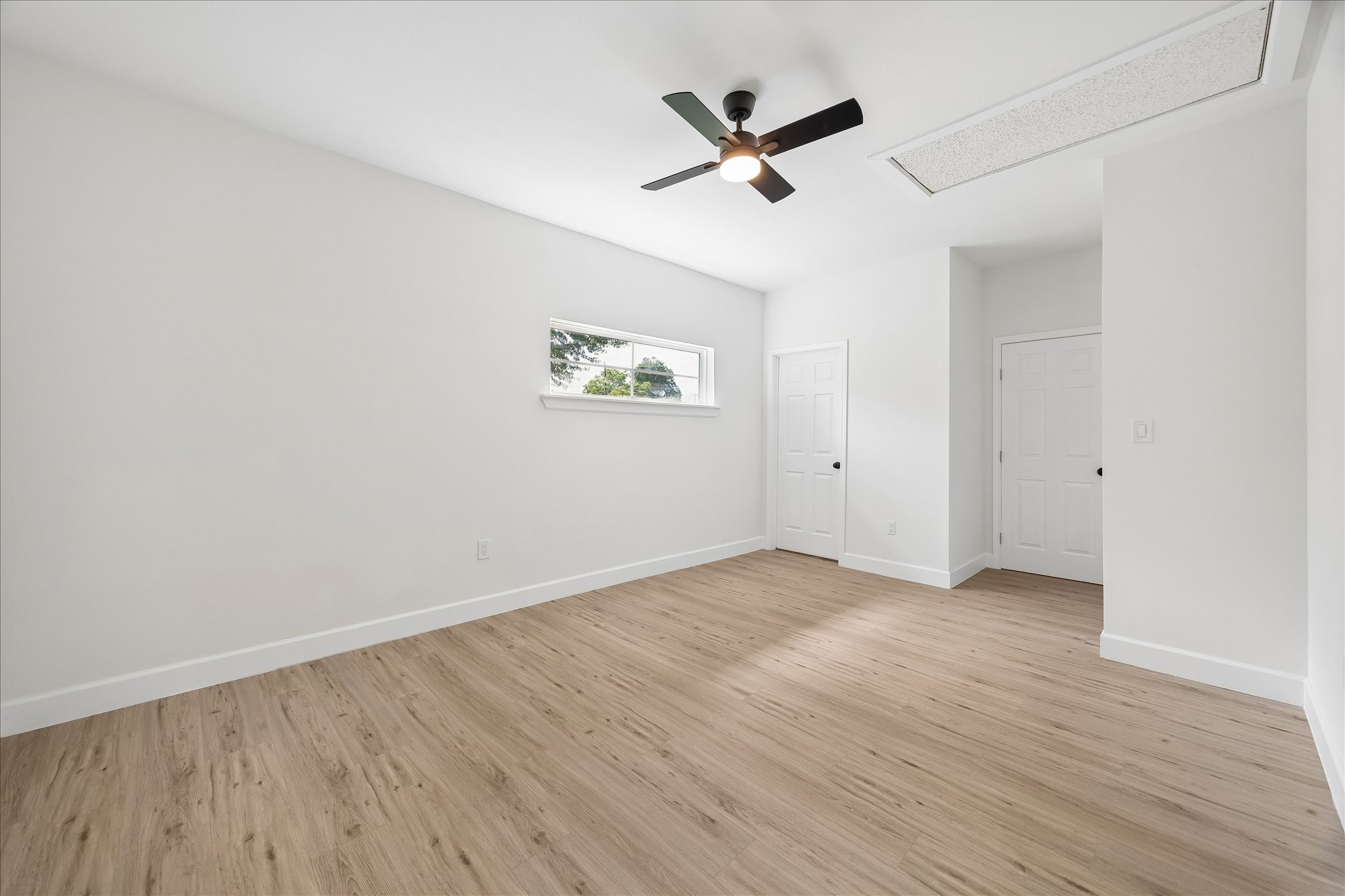 7702 Sealey Street Houston, TX 77088 - Photo 4 of 25