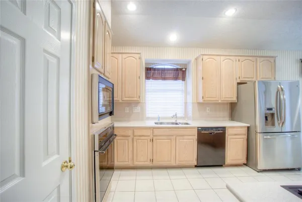 $2,850 | 6757 Burr Oak Drive, Plano, TX 75023