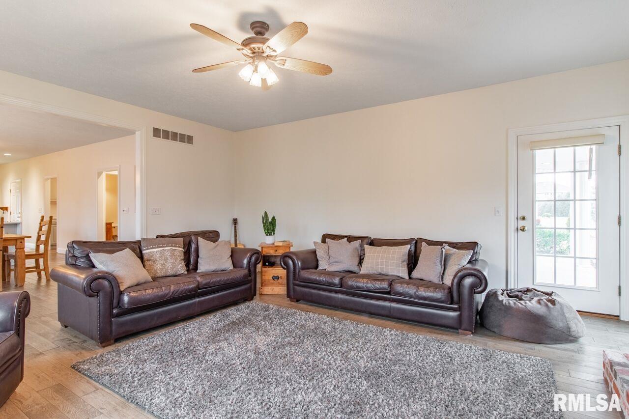 1232 Autumn Ridge Court Morton, IL 61550 - Photo 14 of 40 Gallery Image 14