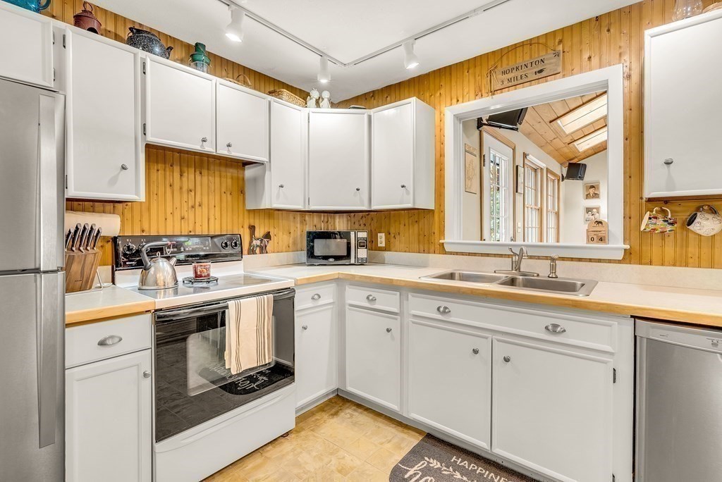 6 Priscilla Road Hopkinton, MA 01748 - Photo 10 of 37 Gallery Image 10