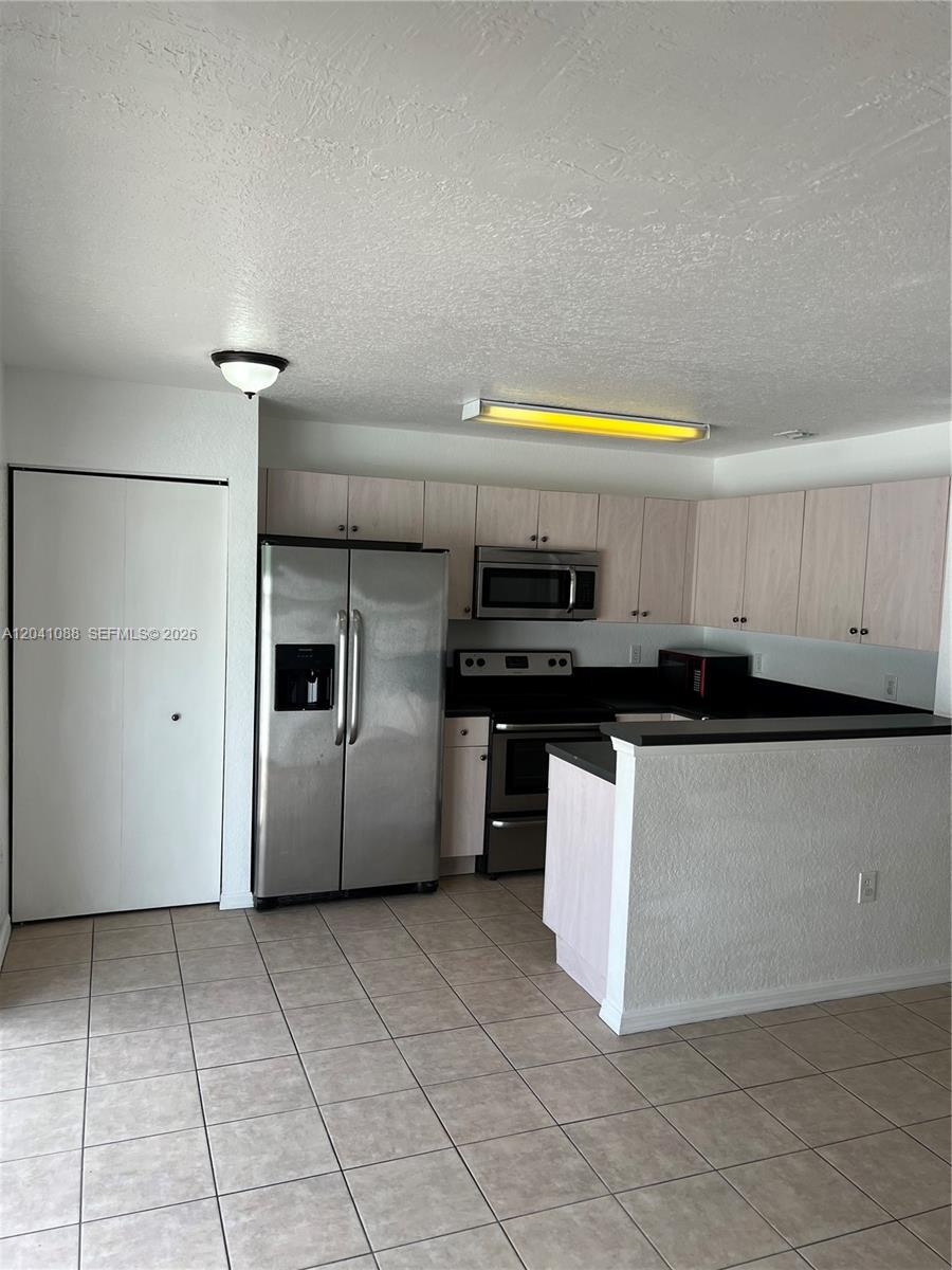 183 Hidden Ct Road, Unit F33 Hollywood, FL 33023 - Photo 7 of 35