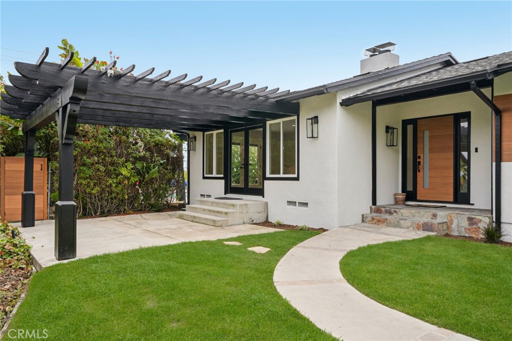 20 Saddle Road Rancho Palos Verdes, CA 90275 - Photo 1 of 44 a view of a house with backyard and porch