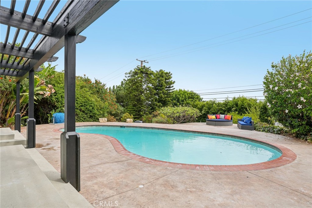 20 Saddle Road Rancho Palos Verdes, CA 90275 - Photo 35 of 44 a view of a swimming pool with a patio