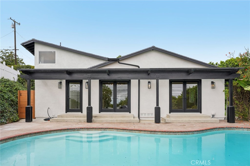 20 Saddle Road Rancho Palos Verdes, CA 90275 - Photo 37 of 44 a front view of a house with a yard and garage