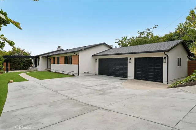 a house with yard and a outdoor space