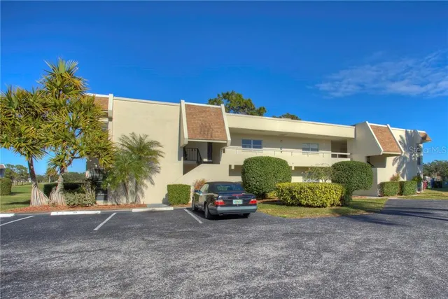 $3,300 | 7271 West Country Club Drive North, Unit 124, Sarasota, FL 34243