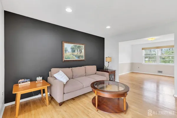 $879,900 | 8 Queens Place, Old Bridge, NJ 08857